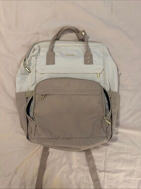 Lovevook Two-Tone White and Taupe Baby Backpack